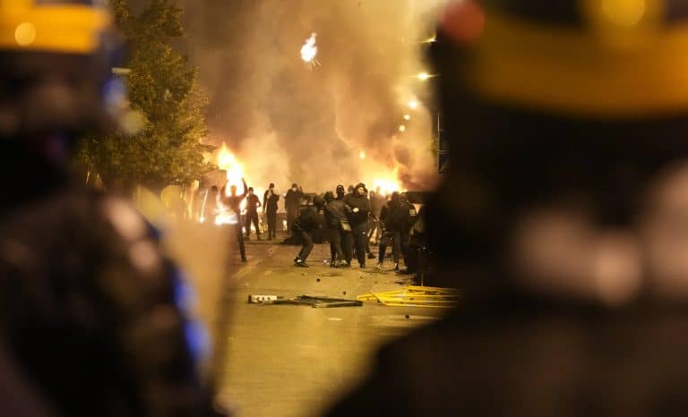 Émeutes, hidjab: ces effets de la société ouverte