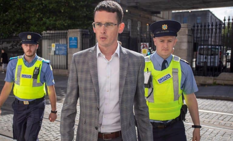 Petits mensonges pour grande cause