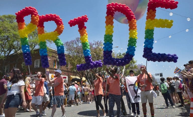 Le Mois des fiertés LGBT: une appropriation cultuelle