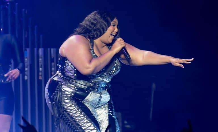 Lizzo accusée par trois femmes de couleur de harcèlement et de discrimination