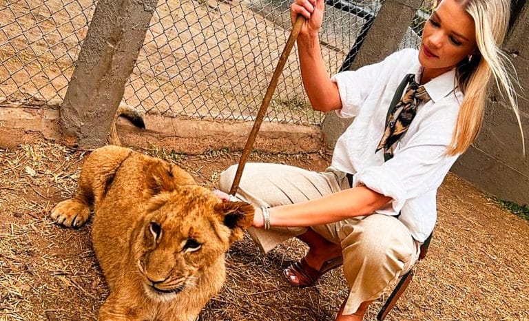 Miss Zimbabwe, blanche, sous le feu des critiques