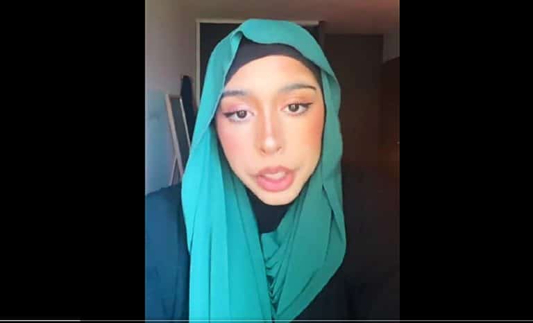 Séparatisme: le maire de droite et la bachelière voilée