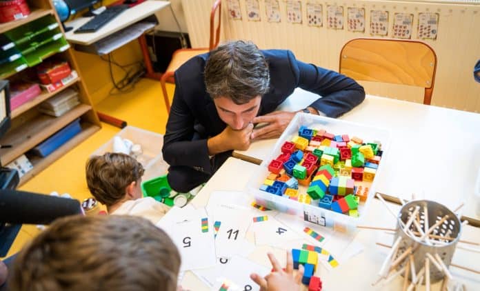 Attal ecole