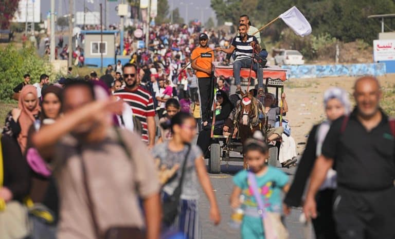 À 95 ans, J-M Le Pen saute en parachute sur Gaza!