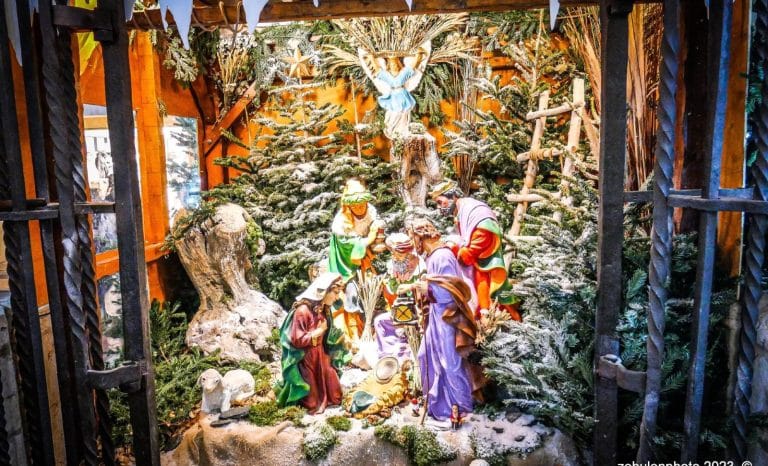 Non aux crèches de Noël! Oui au Plug anal!