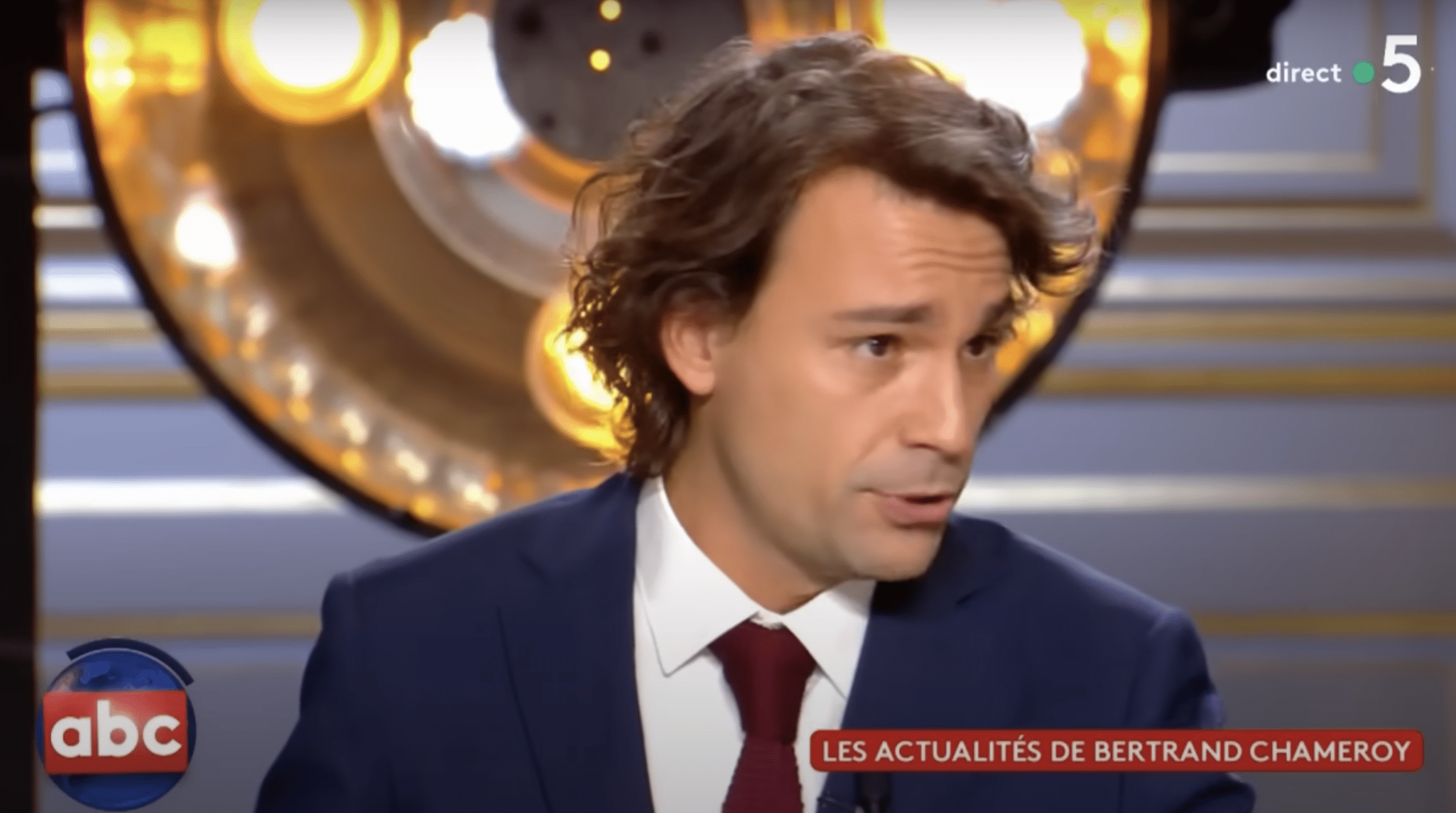 Macron dans « C à vous » : Bertrand Chameroy, le bouffon du roi ?