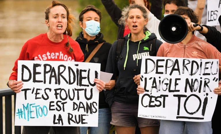 Les chiens assaillent Depardieu, joyeux hallali!