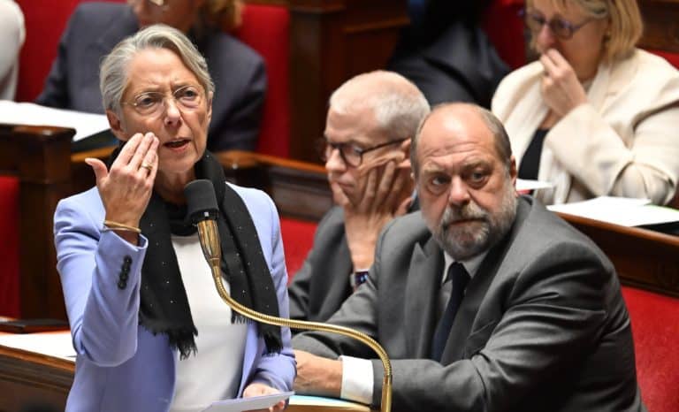 La Première ministre n&rsquo;est pas à la hauteur…