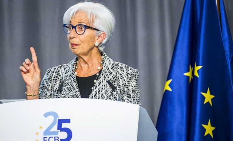 Hausse des taux et baisse du niveau