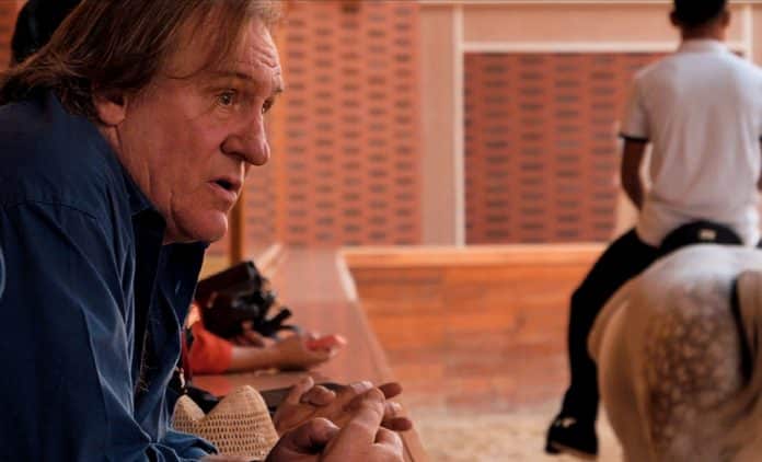 depardieu-coree-cheval-fillette-complement-enquete