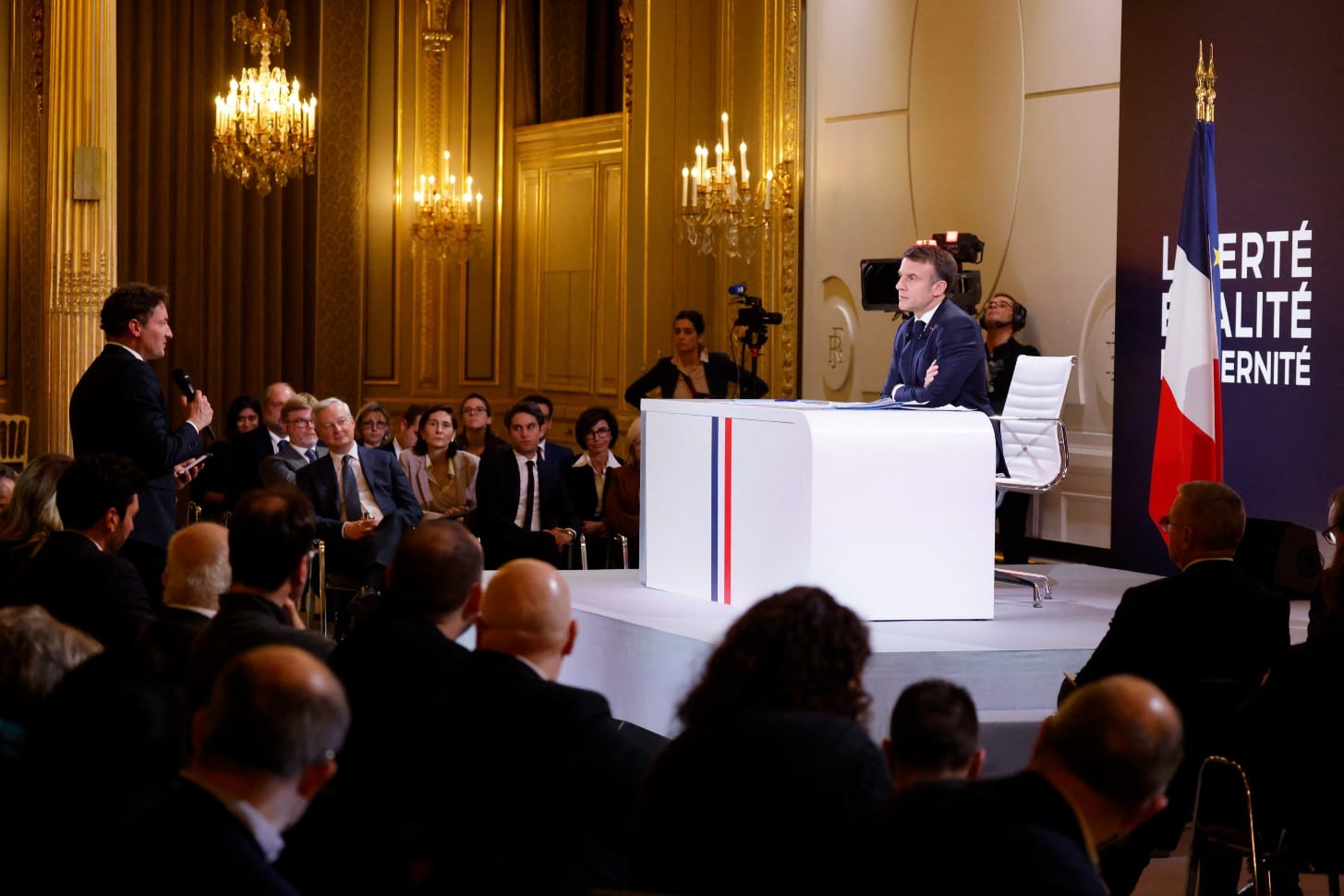 Emmanuel Macron: quand la forme prend le pas sur le fond