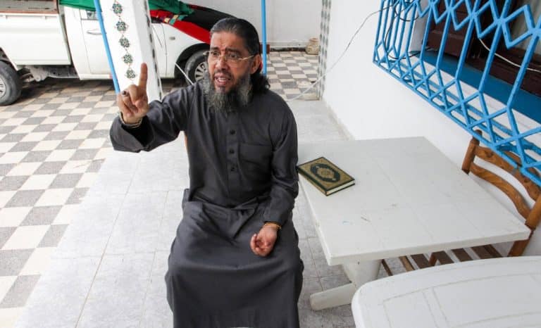 Imams détachés: écran de fumée et tour de passe-passe