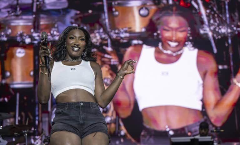 «Affaire Aya Nakamura»: l’assimilation à l’envers