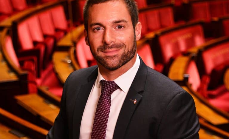 Y’a pas moyen Aya!