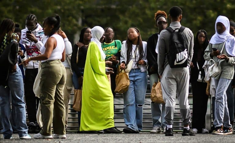Les enseignants français, entre laïcité, compromissions et collaboration