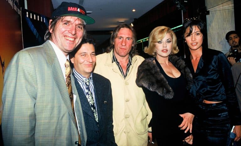 Ça balance pas mal dans la comédie!