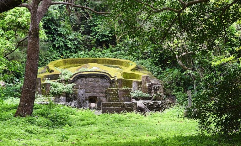 Okinawa: du culte des héros tombés au champ d’horreur