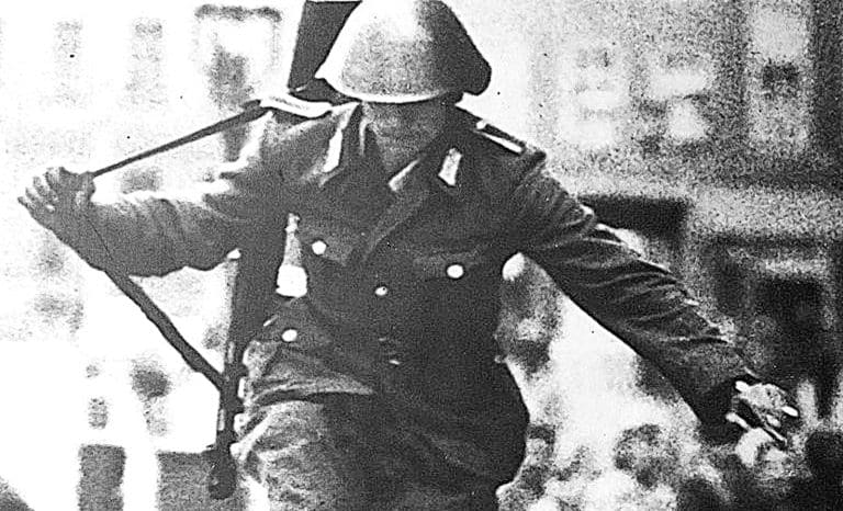 Le geste irréfléchi, la photo et les propagandistes