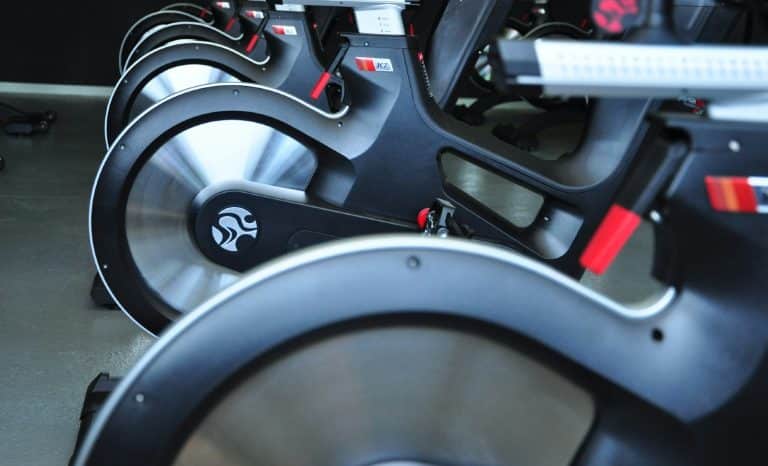 La demoiselle aux leggins blancs