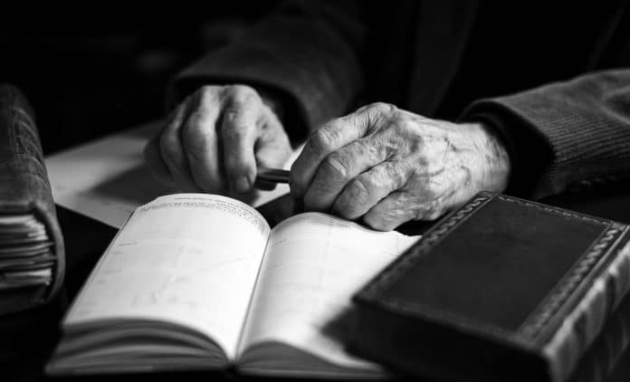 Main-hannah-assouline-livre