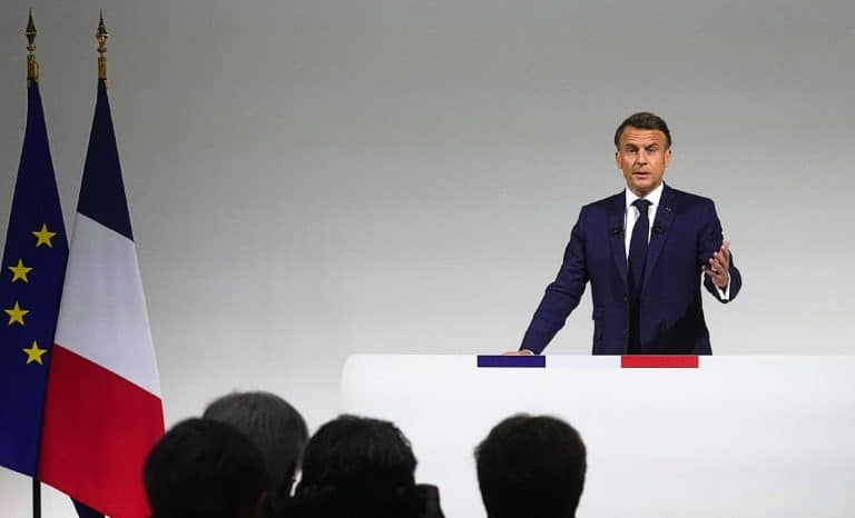 Au-dessous de l’emmêlé