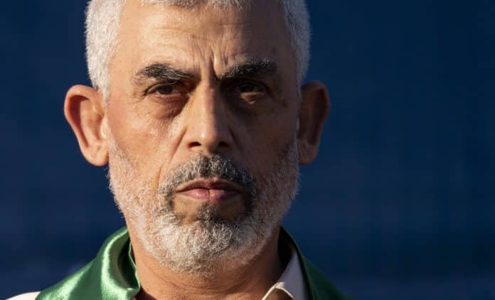 Sinwar-Hamas-la-plume-et-le-keffieh