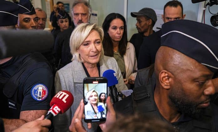le-pen-griset-tribunal