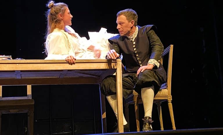 Les femmes savantes, les yeux fermés