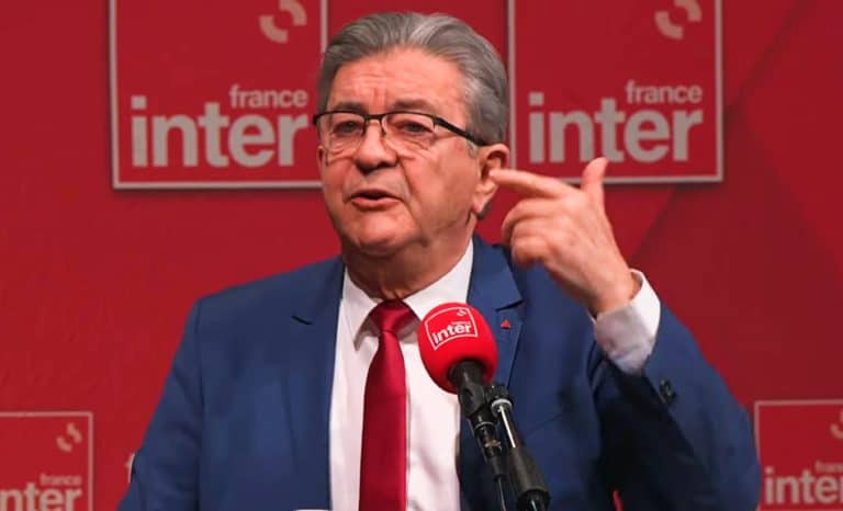 Affiche “antisémite” de LFI: selon Mélenchon, c’est la faute à l’extrême droite!