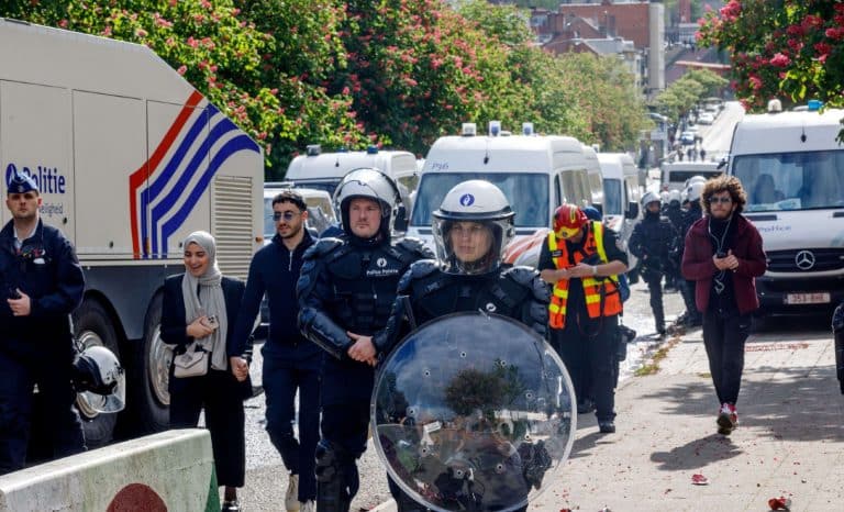 Des hooligans de Bruges s&rsquo;attaquent à des habitants de Molenbeek et provoquent une guerre des tranchées