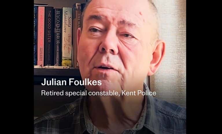 Affaire Julian Foulkes: gardé à vue pour un tweet