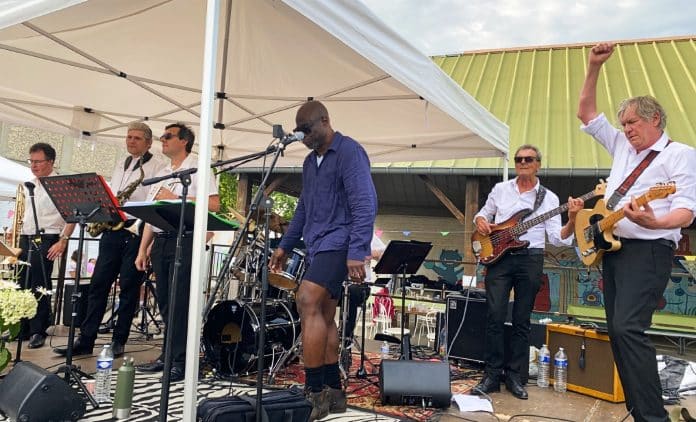 Hold On !-Photo Philippe Lacoche-Juin 2025-2