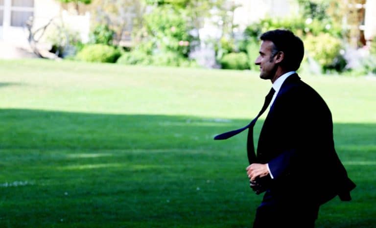 Iran: le pas de côté diplomatique d’Emmanuel Macron