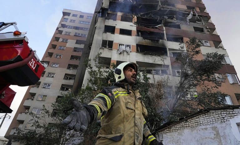 Iran: frappes massives d’Israël contre le régime