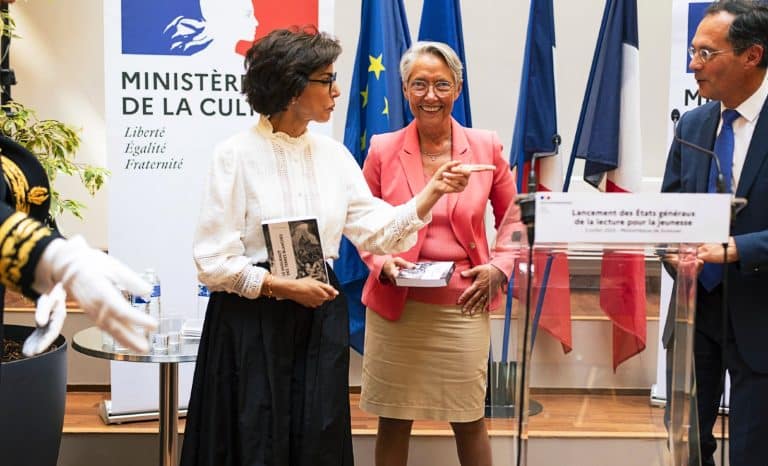 Elisabeth Borne est-elle une IA?