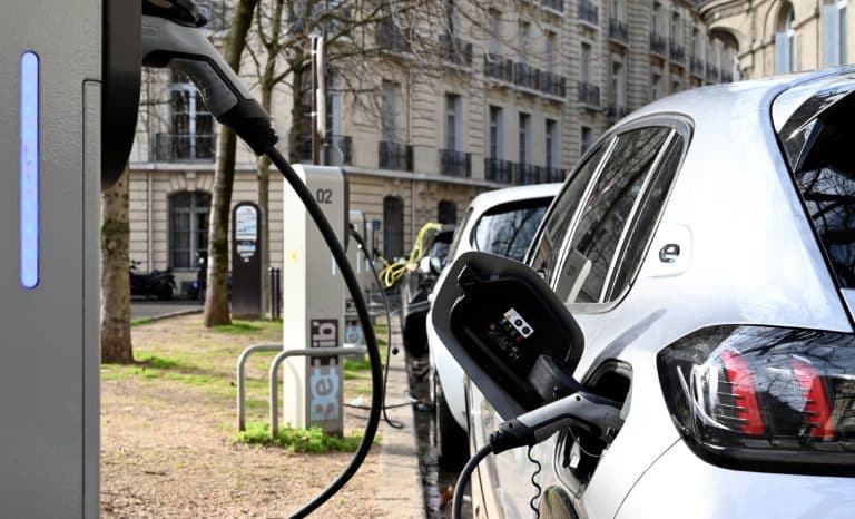 Véhicules électriques: l’hémorragie du capital des ménages