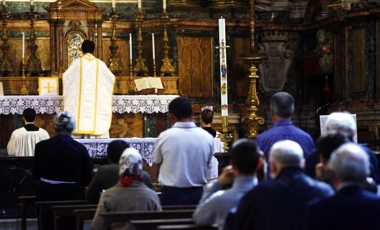 Une France en quête de transcendance : retour en force du catholicisme traditionnel