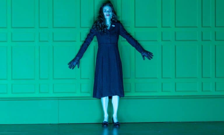 Grâce à Carsen, la Cour d’Ecosse étincelle