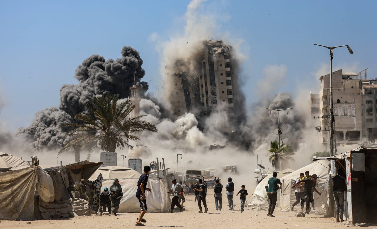 Des civils et des militaires, à Gaza et ailleurs