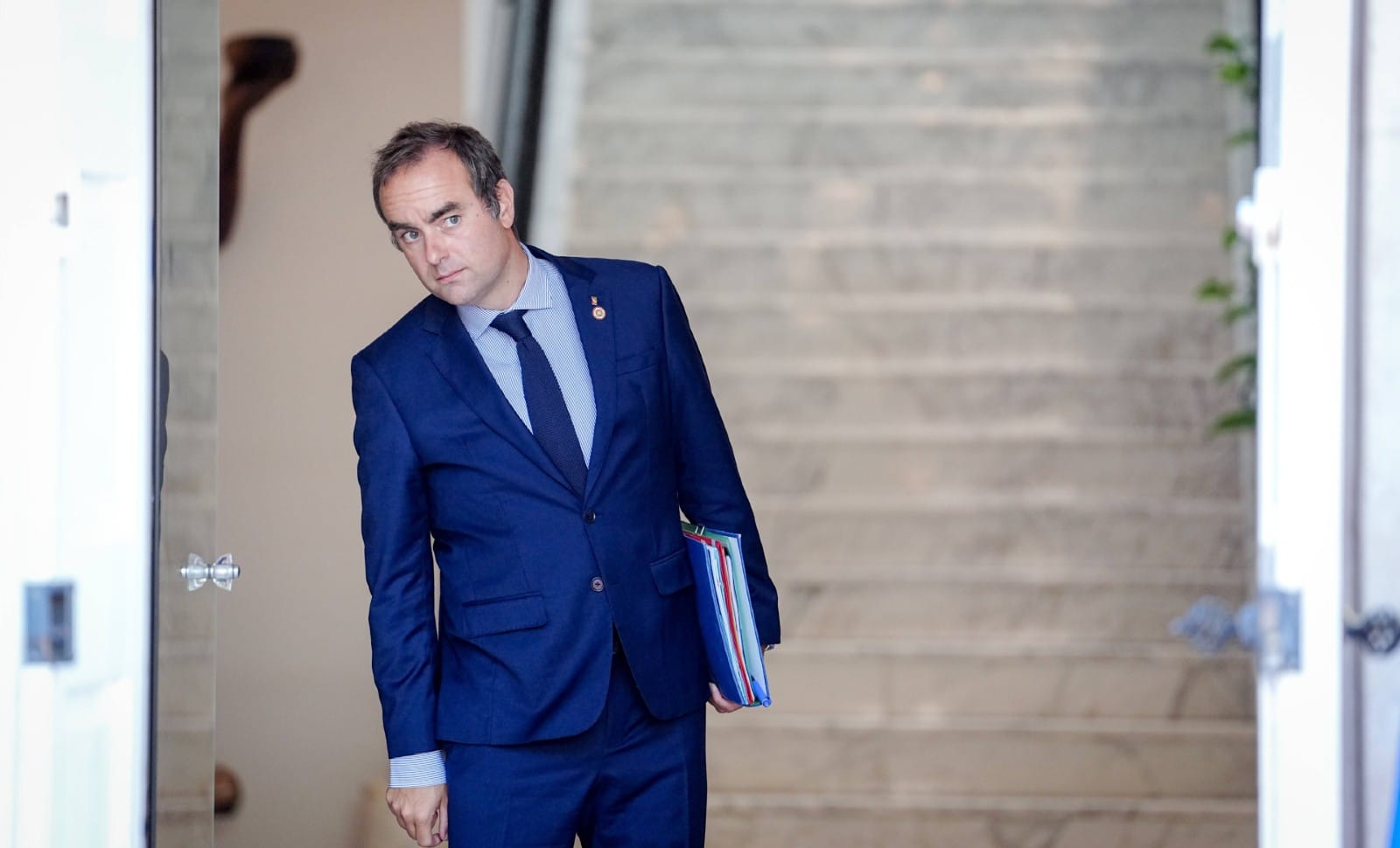 Sébastien Lecornu va-t-il protéger Emmanuel Macron?