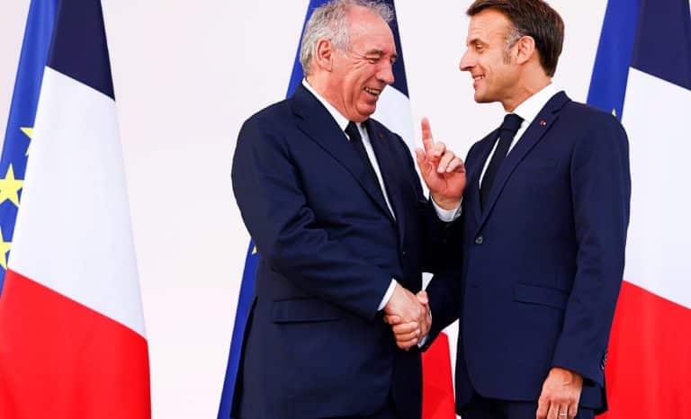 La révolution populiste, bête noire du pouvoir en sursis