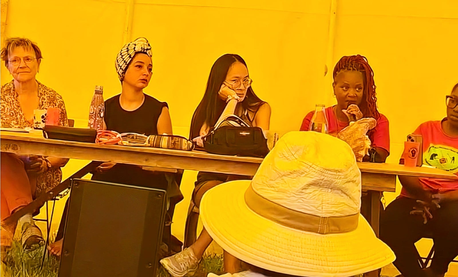 À décolonial, décolonial et demi