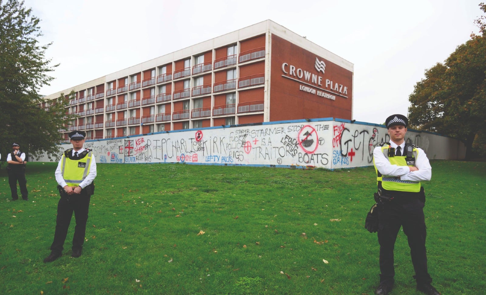 Hausser le ton et hisser les couleurs