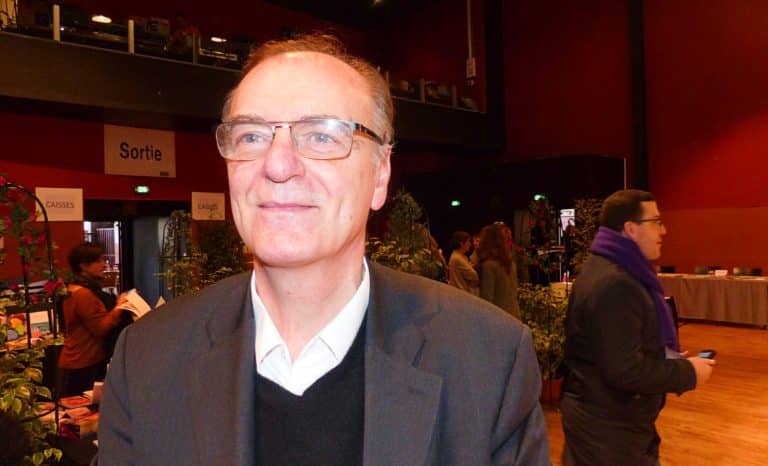 Un océan sépare les deux passagers d’un cargo