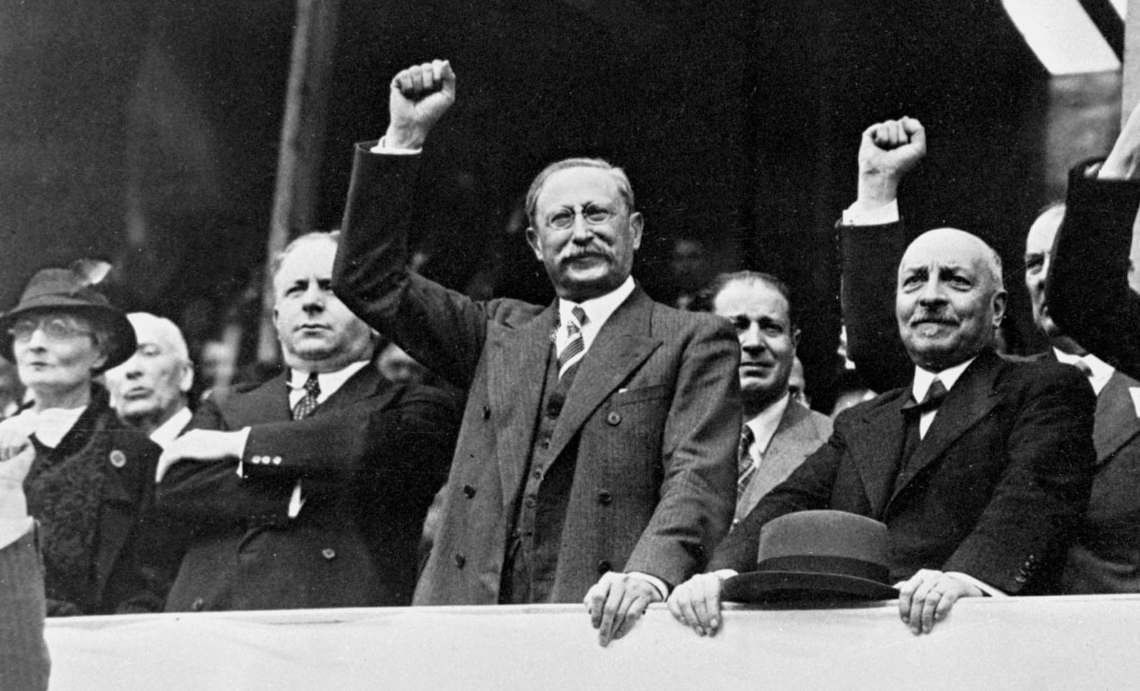 Socialisme et réarmement: le retour du Front populaire?