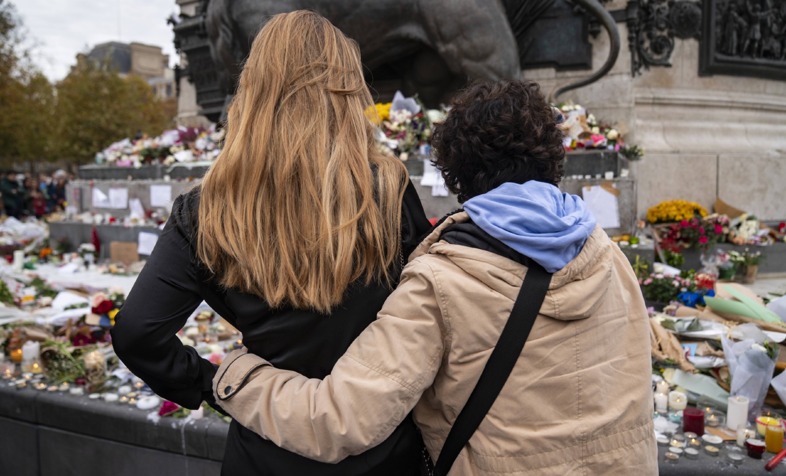 13-Novembre / 7-Octobre: une cause, deux effets