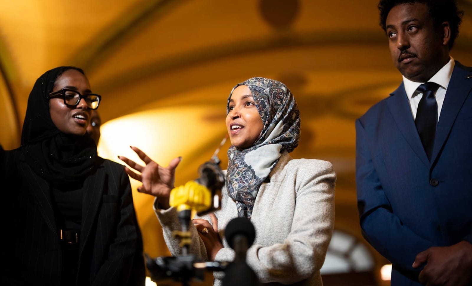 Dire le réel en démocratie: le cas Trump–Ilhan Omar et l’impossibilité contemporaine du conflit