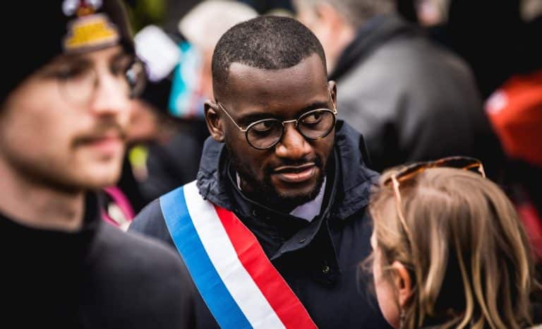 Quand la grenouille universaliste veut se faire plus grande que le bœuf ethnico-racialiste