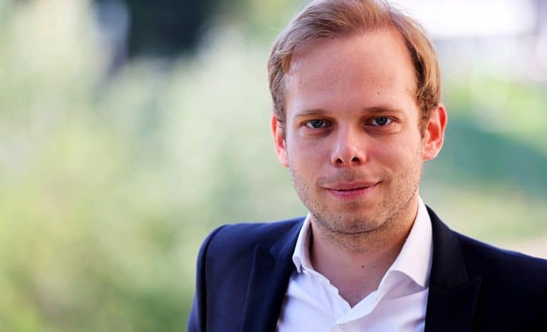 Quand Charles Alloncle file des boutons aux mandarins médiatiques et à Xavier Bertrand…