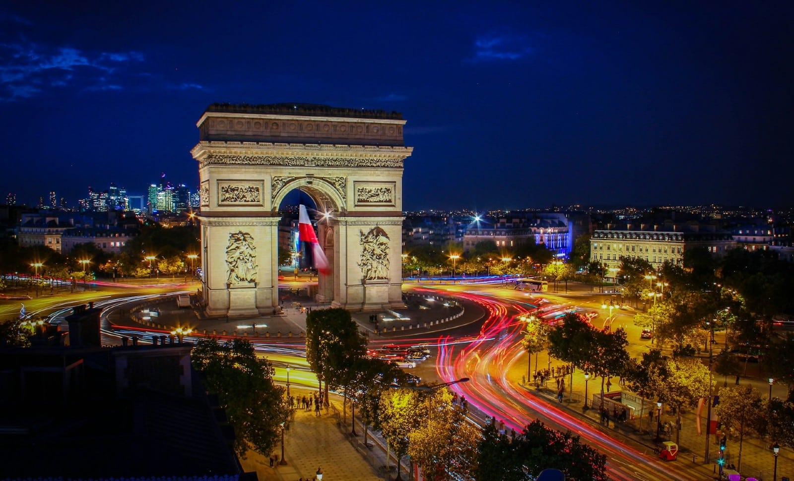 La flamme et la nuit